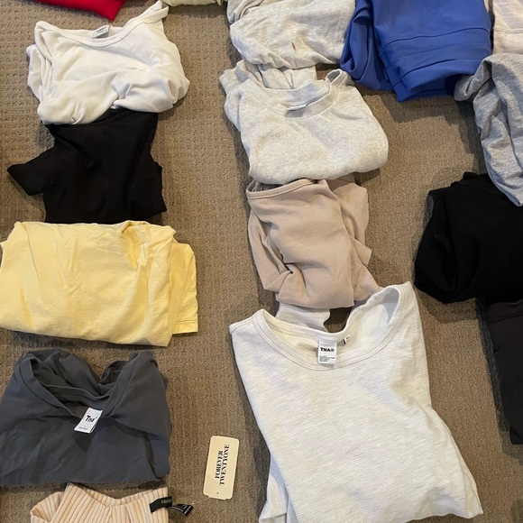 60 PIECE BUNDLE! - Picture 8 of 13